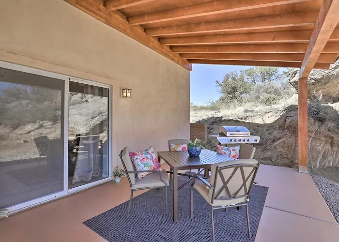 Dom wakacyjny Desert Gem W/ Patio + Grill, Near St. Park! Oracle