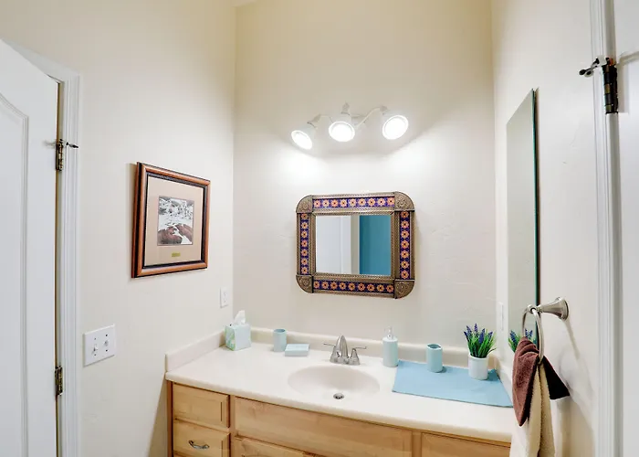 Dom wakacyjny Desert Gem W/ Patio + Grill, Near St. Park! *